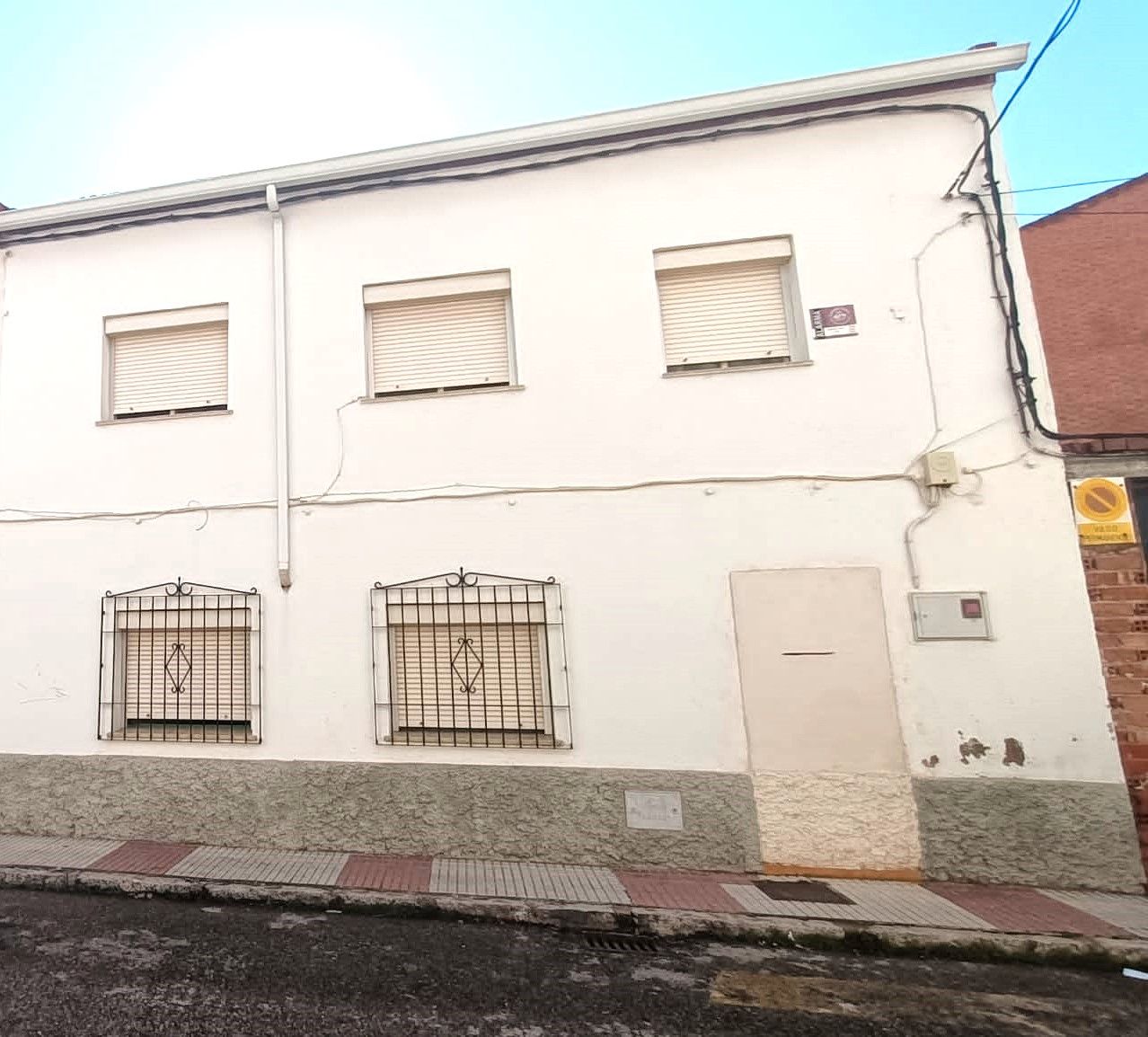 Vista exterior de Casa o xalet en venda en Azuqueca de Henares amb Calefacció, Terrassa i Traster