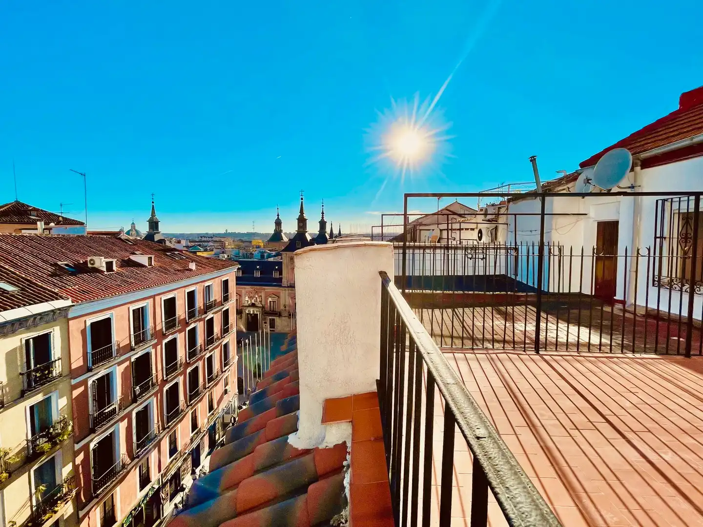 Außenansicht von Dachboden zur Miete in  Madrid Capital mit Klimaanlage, Terrasse und Ofen