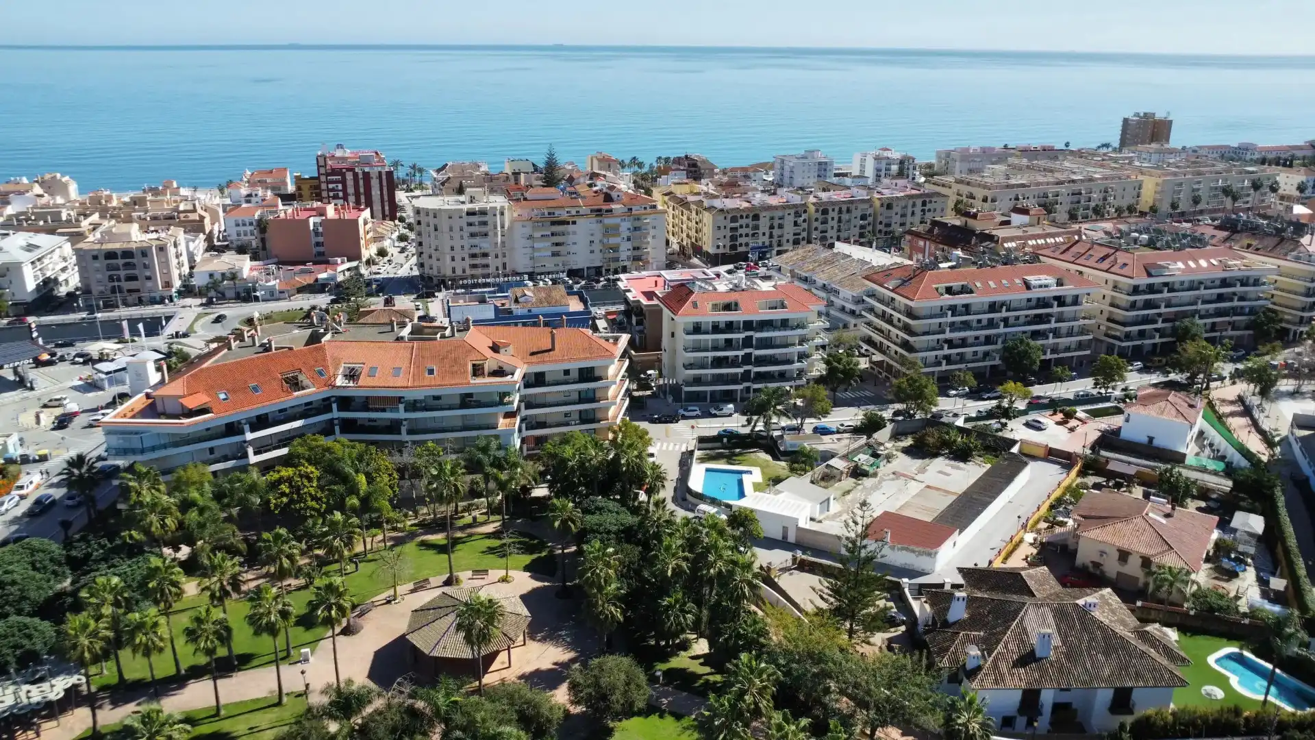 Vista exterior de Casa o chalet en venta en Manilva con Jardín privado, Piscina y Piscina comunitaria