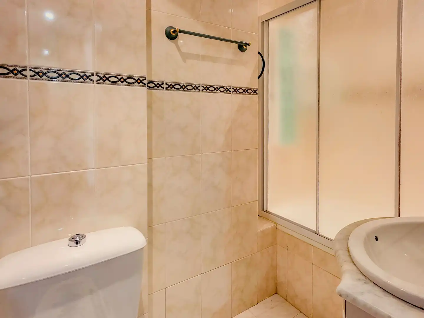 Baño de Piso en venta en  Logroño con Calefacción, Trastero y Piscina comunitaria