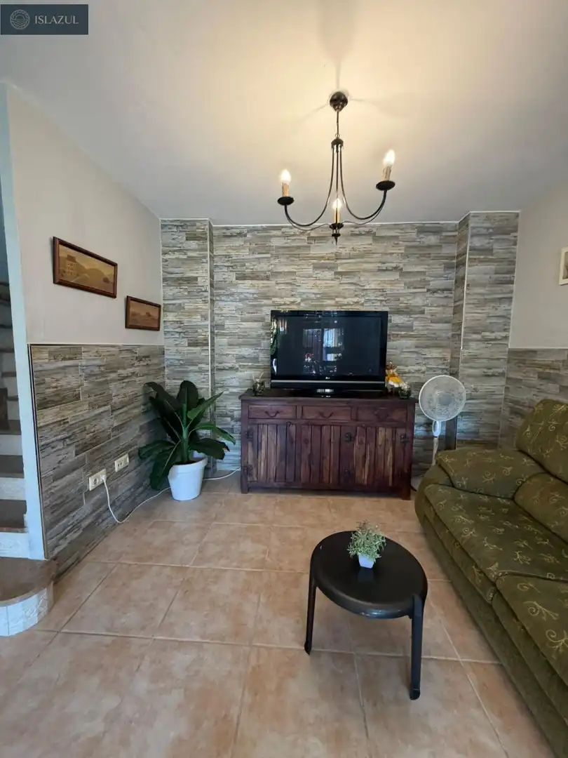 Wohnzimmer von Einfamilien-Reihenhaus zum Verkauf in Islantilla mit Privatgarten, Terrasse und Abstellraum