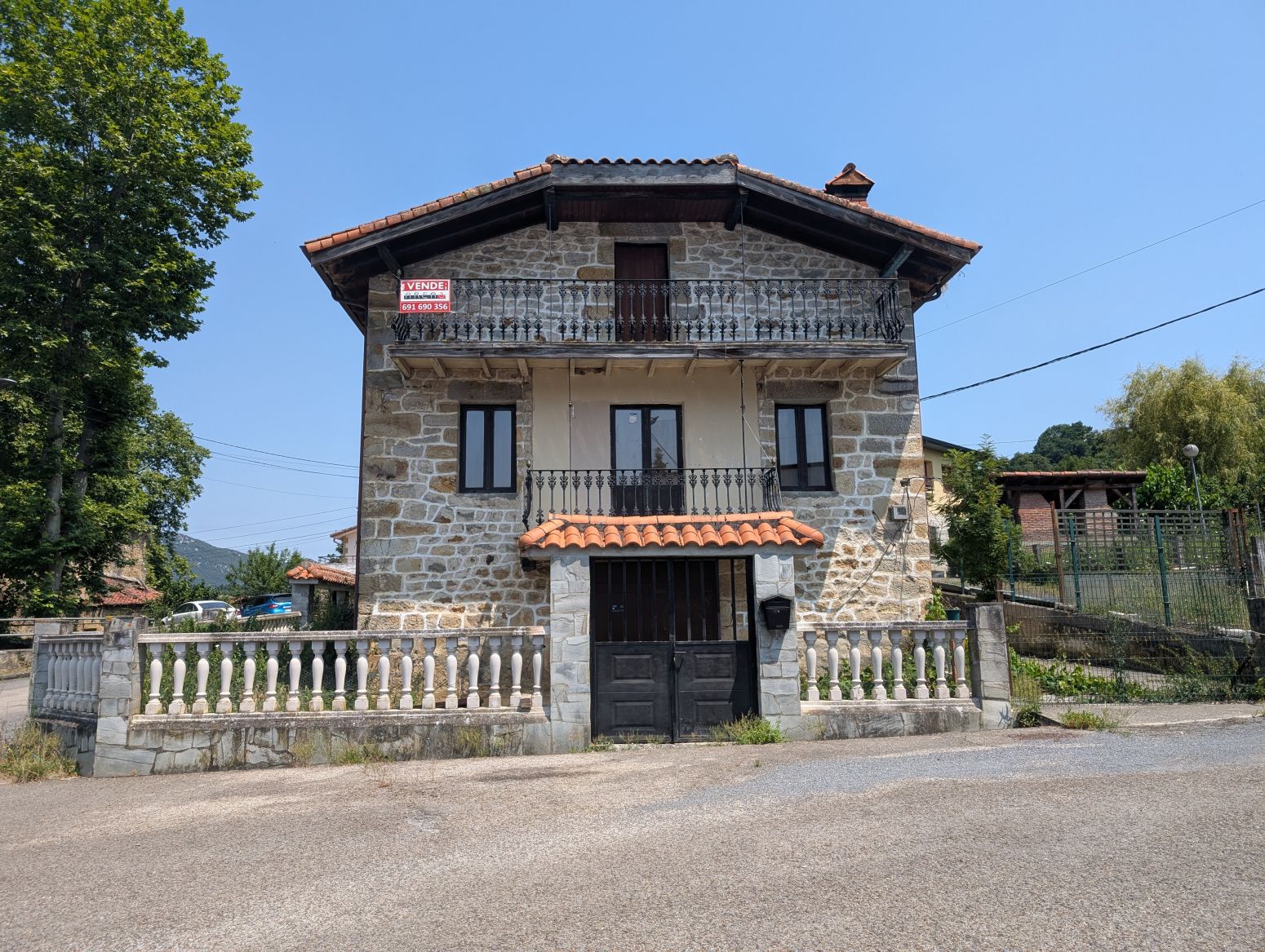 Vista exterior de Casa o xalet en venda en Valle de Villaverde amb Jardí privat