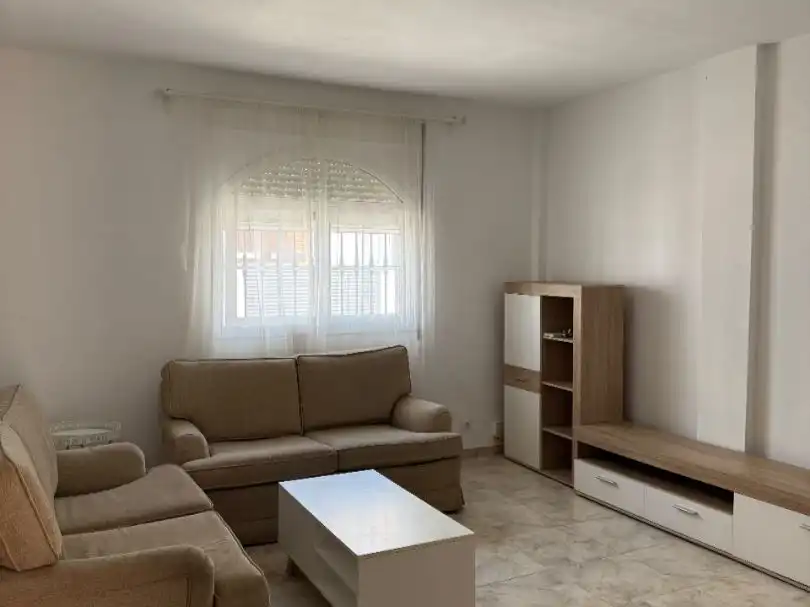 Sala d'estar de Casa o xalet de lloguer en Cártama amb Aire condicionat, Terrassa i Moblat