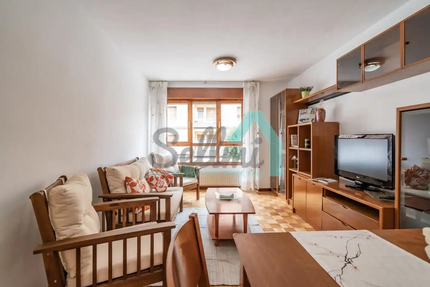 Sala de estar de Piso de alquiler en Oviedo  con Calefacción, Parquet y Terraza