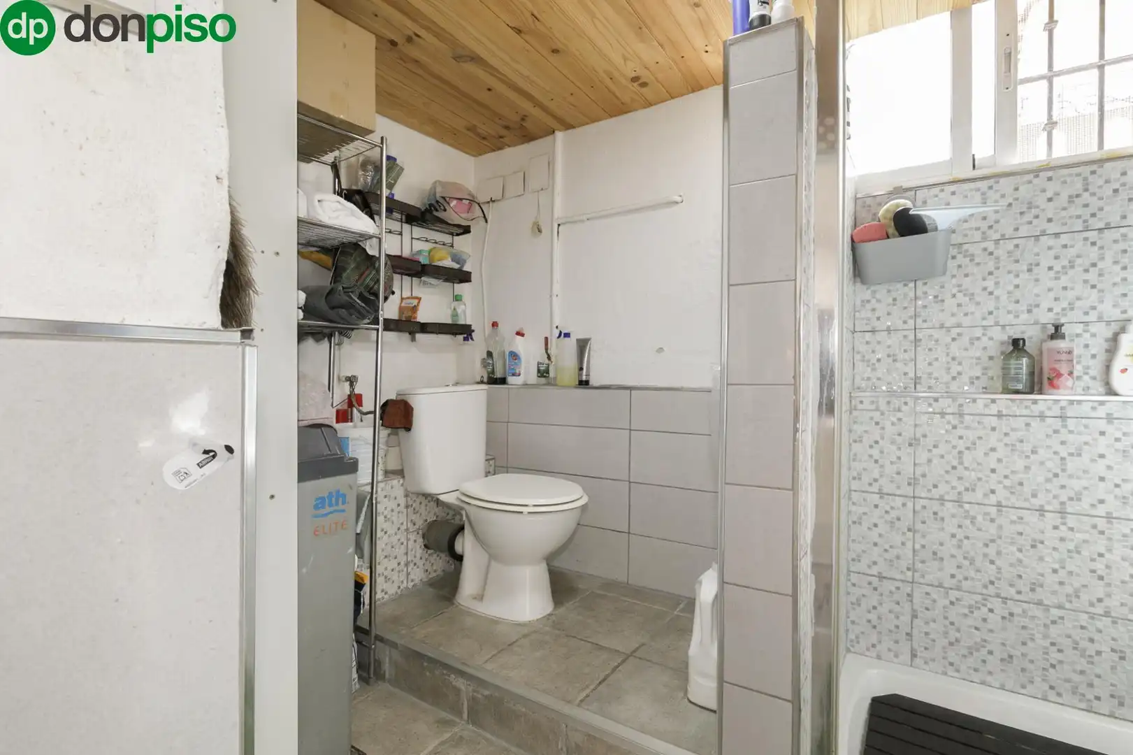 Baño de Casa adosada en venta en Vegas del Genil con Terraza y Piscina comunitaria