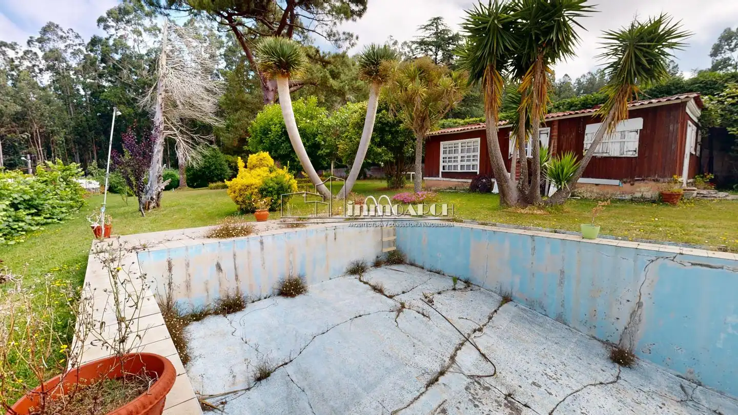 Swimming pool of Residential for sale in Oleiros