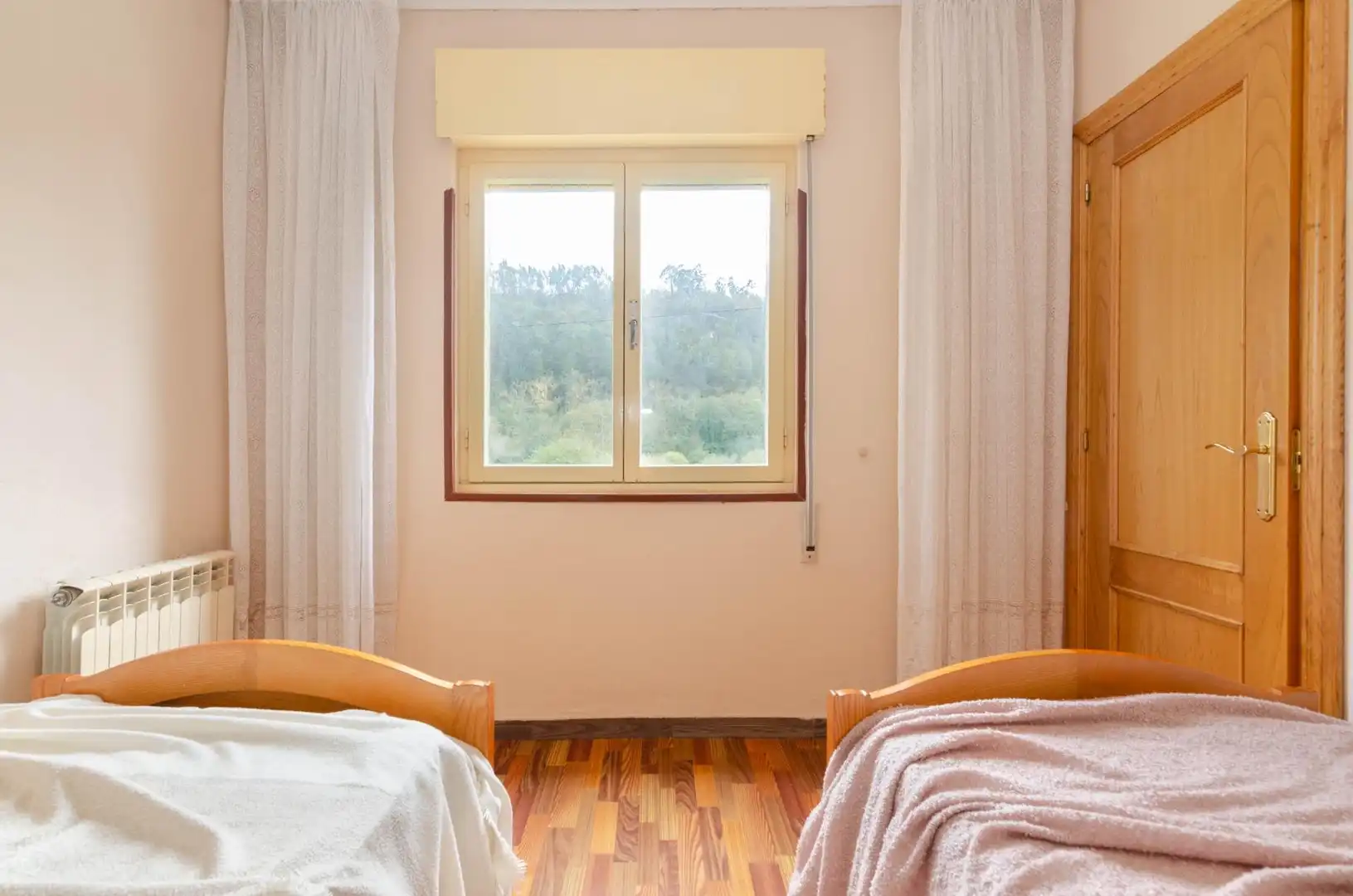 Habitación de Casa o chalet en venta en Salas con Calefacción, Jardín privado y Amueblado