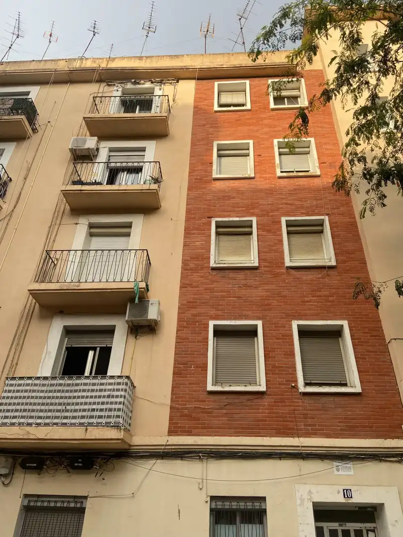 Vista exterior de Piso en venta en Xirivella con Balcón