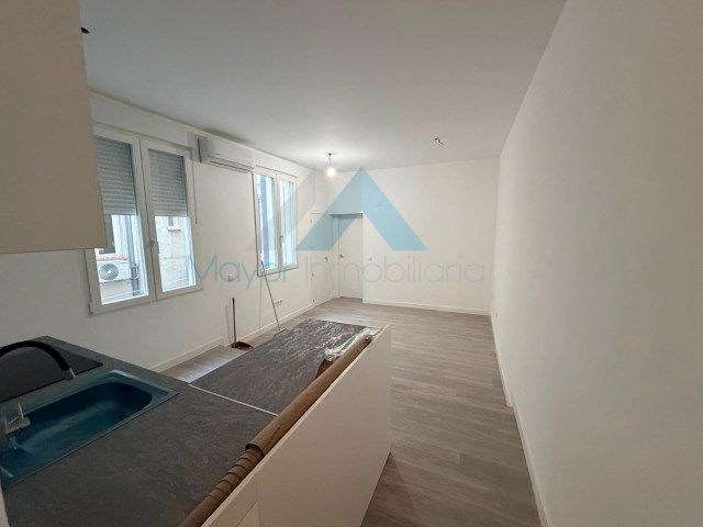 Living room of Flat for sale in  Madrid Capital  with Air Conditioner, Heating and Parquet flooring