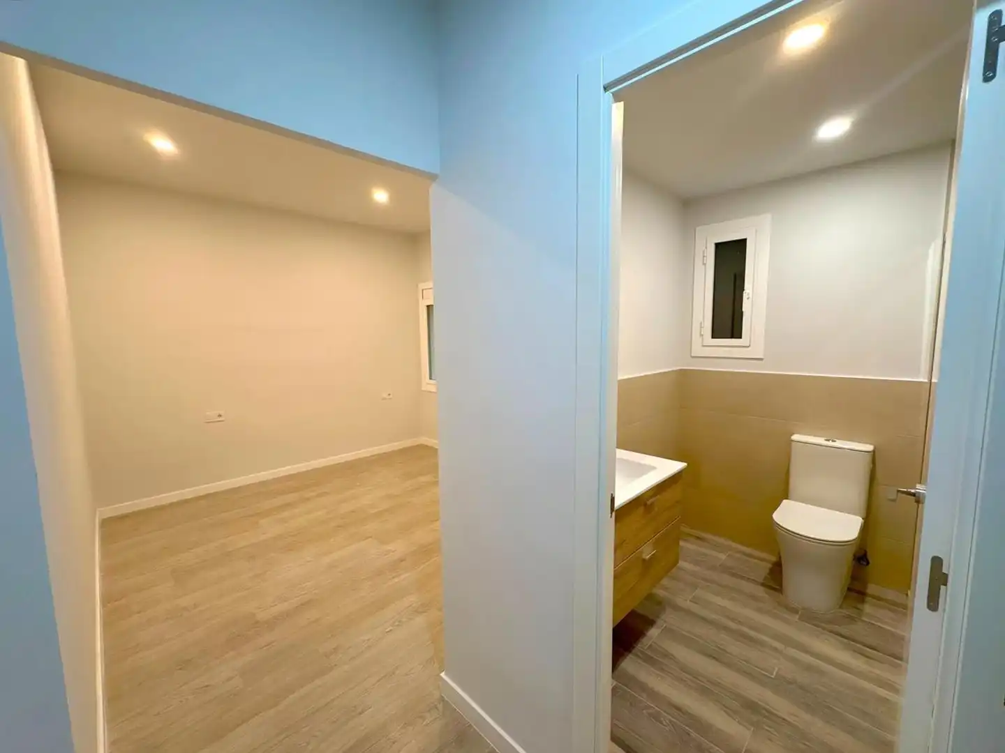 Bathroom of Flat for sale in Barcelona  with Air Conditioner, Heating and Parquet flooring