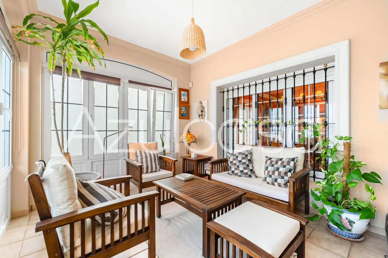 Sala d'estar de Casa o xalet en venda en Alicante / Alacant amb Aire condicionat, Jardí privat i Terrassa