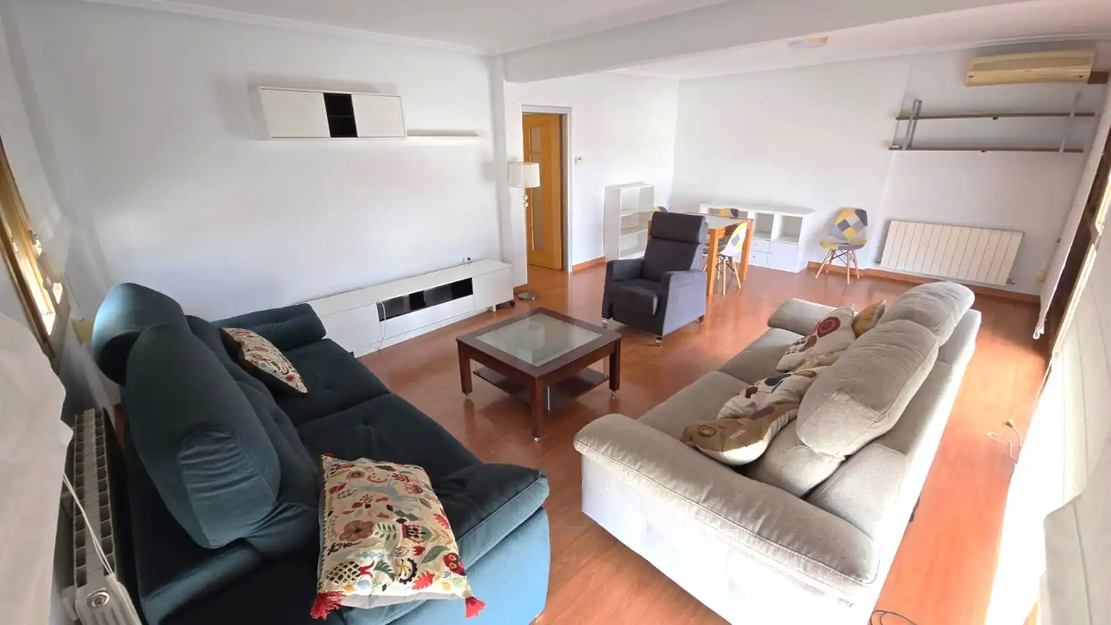 Sala d'estar de Apartament de lloguer en Cáceres amb Aire condicionat, Calefacció i Moblat