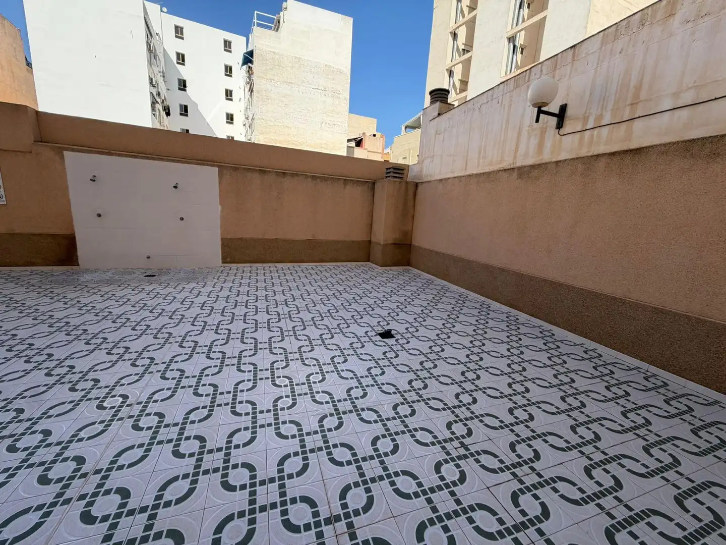 Terrassa de Apartament en venda en Torrevieja amb Terrassa, Moblat i Piscina comunitària