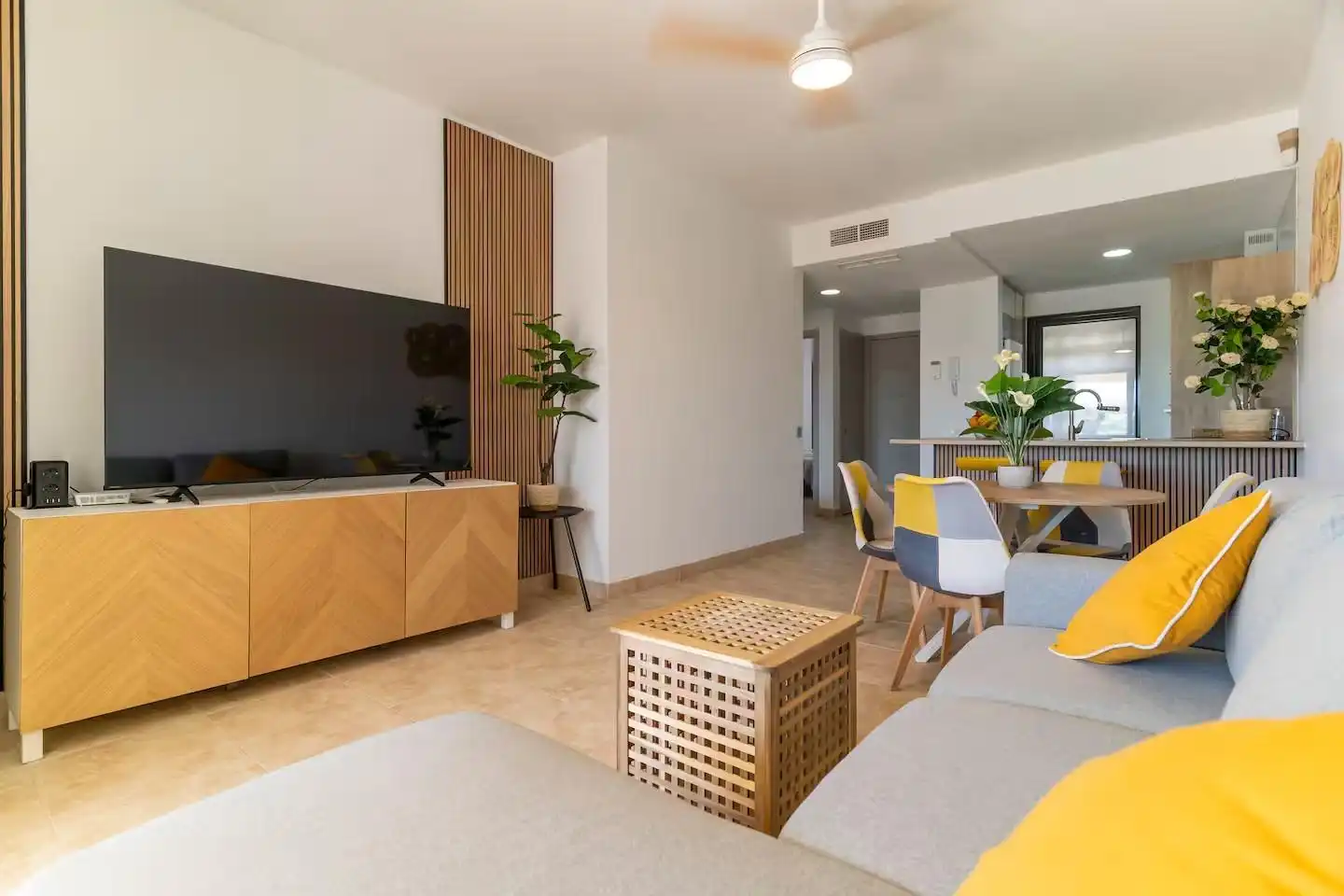 Sala d'estar de Àtic de lloguer en Vera amb Aire condicionat, Terrassa i Moblat