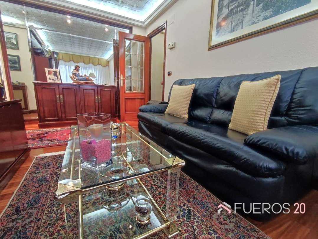 Living room of Flat for sale in Barakaldo   with Heating, Terrace and Furnished