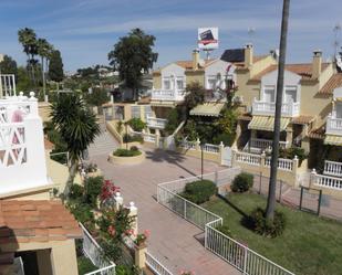 Vista exterior de Casa adosada en venda en Torremolinos amb Aire condicionat, Terrassa i Piscina