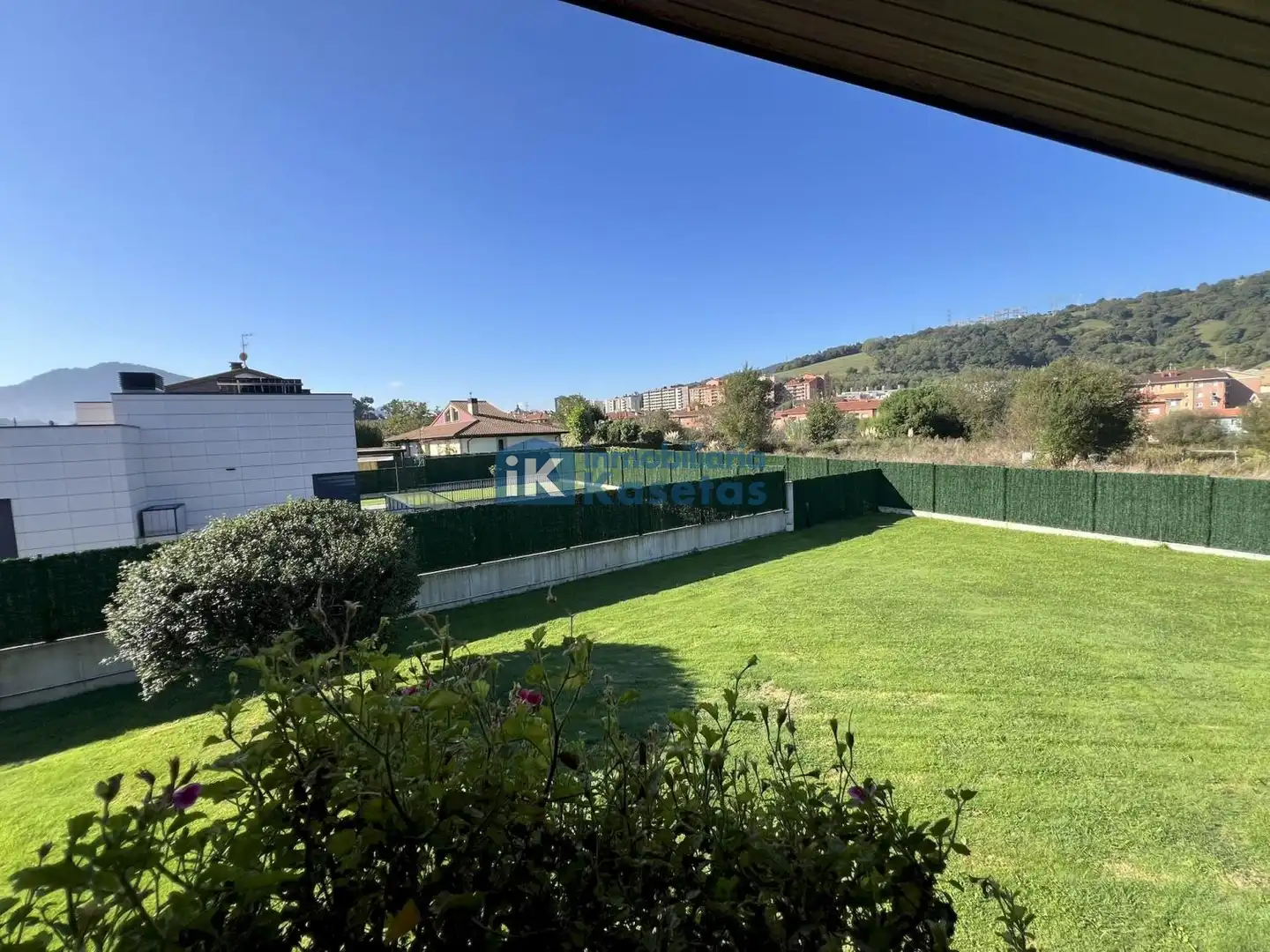 Garden of Houses for sale in Basauri   with Air Conditioner and Heating