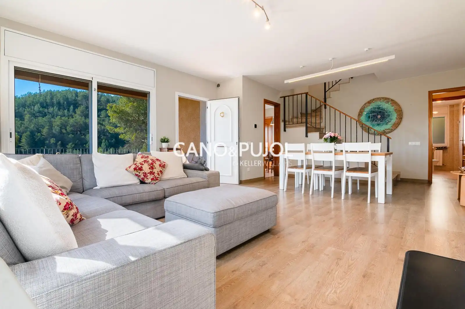 Sala de estar de Casa o chalet en venta en Corbera de Llobregat con Calefacción, Terraza y Trastero
