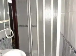 Badezimmer von Wohnung zur Miete in Gijón  mit Heizung, Parkett und Möbliert