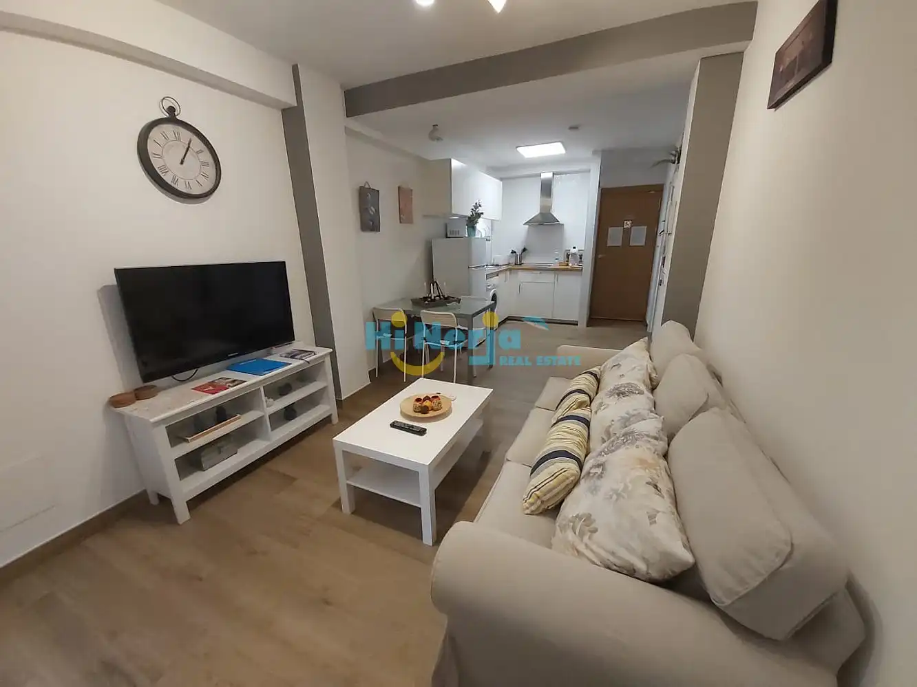 Sala d'estar de Apartament de lloguer en Nerja amb Aire condicionat, Calefacció i Moblat