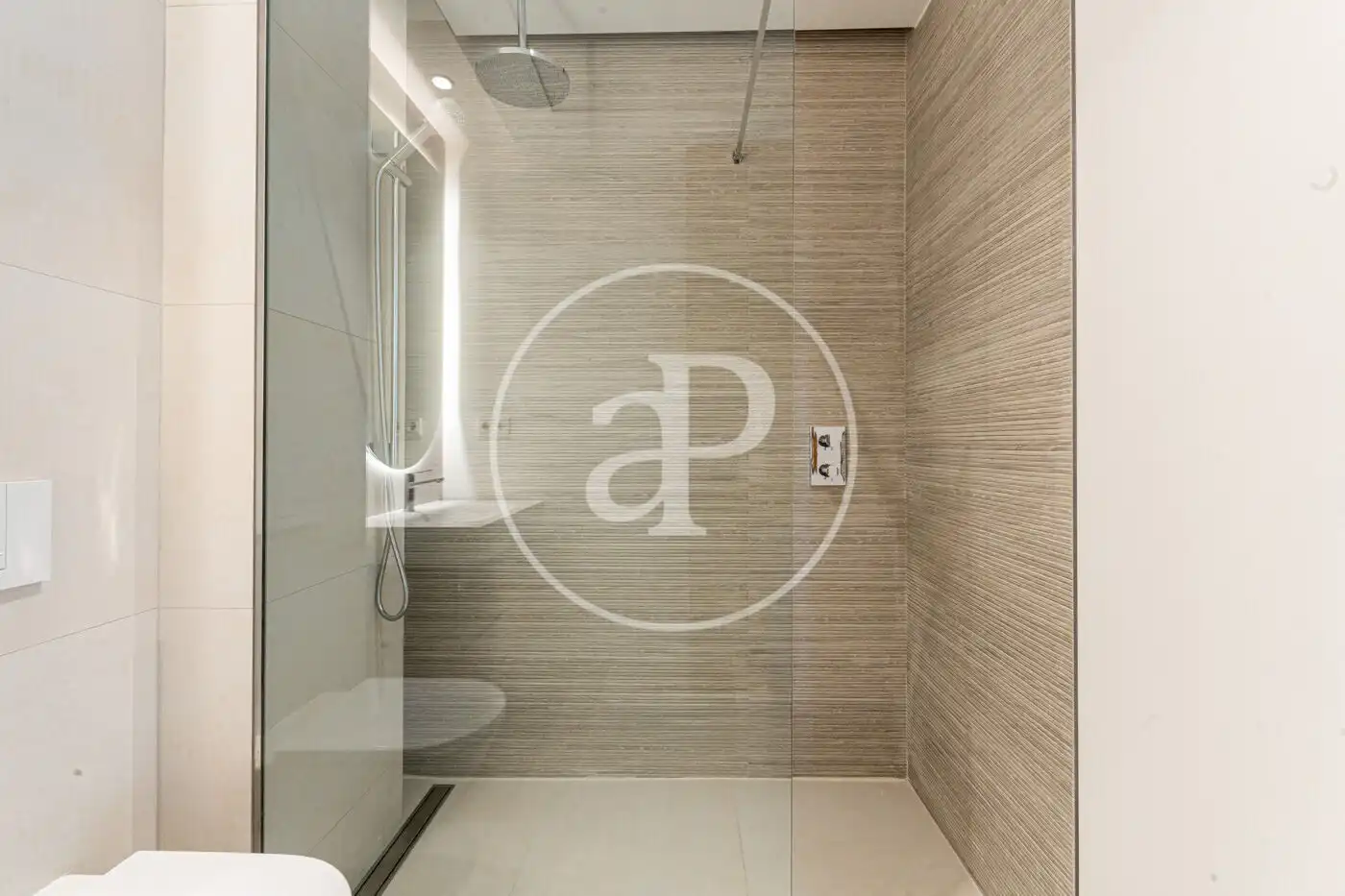 Bathroom of Flat for rent in Pozuelo de Alarcón  with Air Conditioner, Heating and Private garden