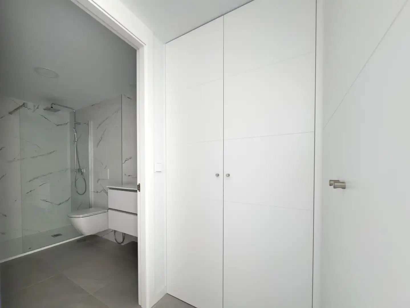 Badezimmer von Wohnungen zum Verkauf in Finestrat