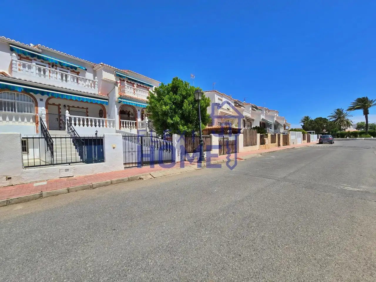 Vista exterior de Casa adosada en venta en Torrevieja con Calefacción, Jardín privado y Terraza