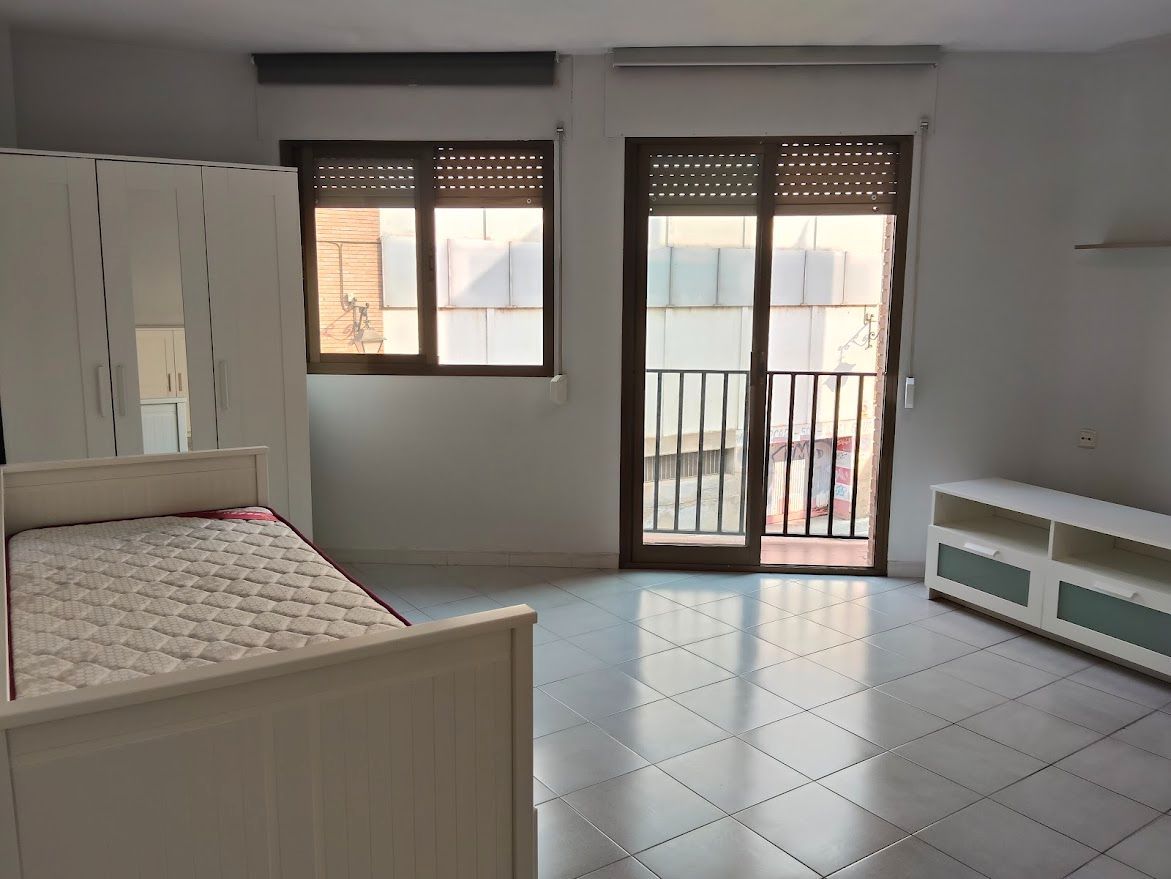 Habitación de Estudio de alquiler en  Lleida Capital con Calefacción, Amueblado y Lavadora