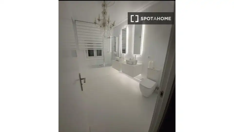 Baño de Piso de alquiler en Torrelodones con Aire acondicionado, Calefacción y Amueblado