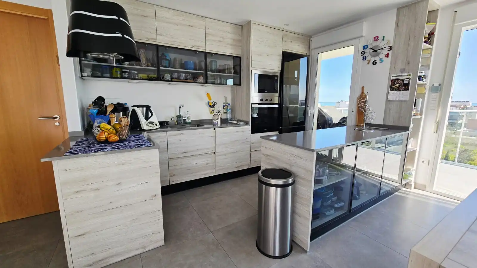 Cuina de Apartament en venda en Oliva amb Aire condicionat, Terrassa i Traster