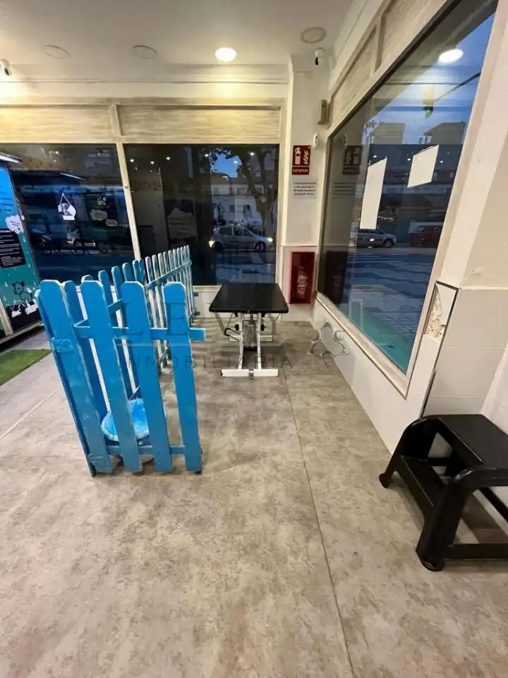 Vista exterior de Local en venda en Málaga amb Moblat