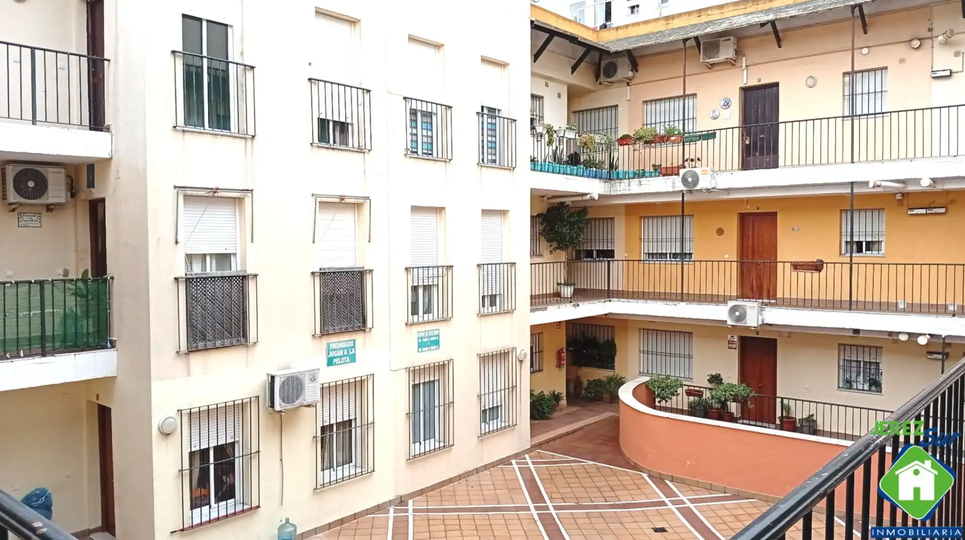 Exterior view of Flat for sale in Jerez de la Frontera  with Air Conditioner and Storage room