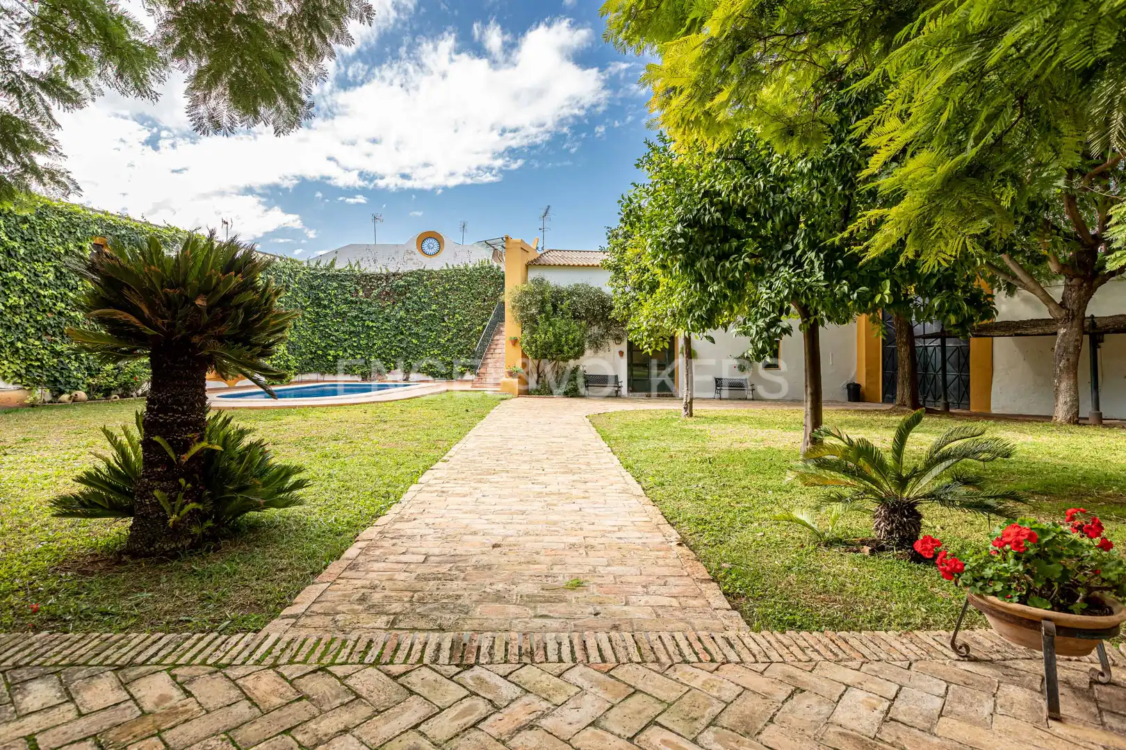 Jardín de Casa o chalet en venta en Umbrete con Calefacción, Jardín privado y Piscina