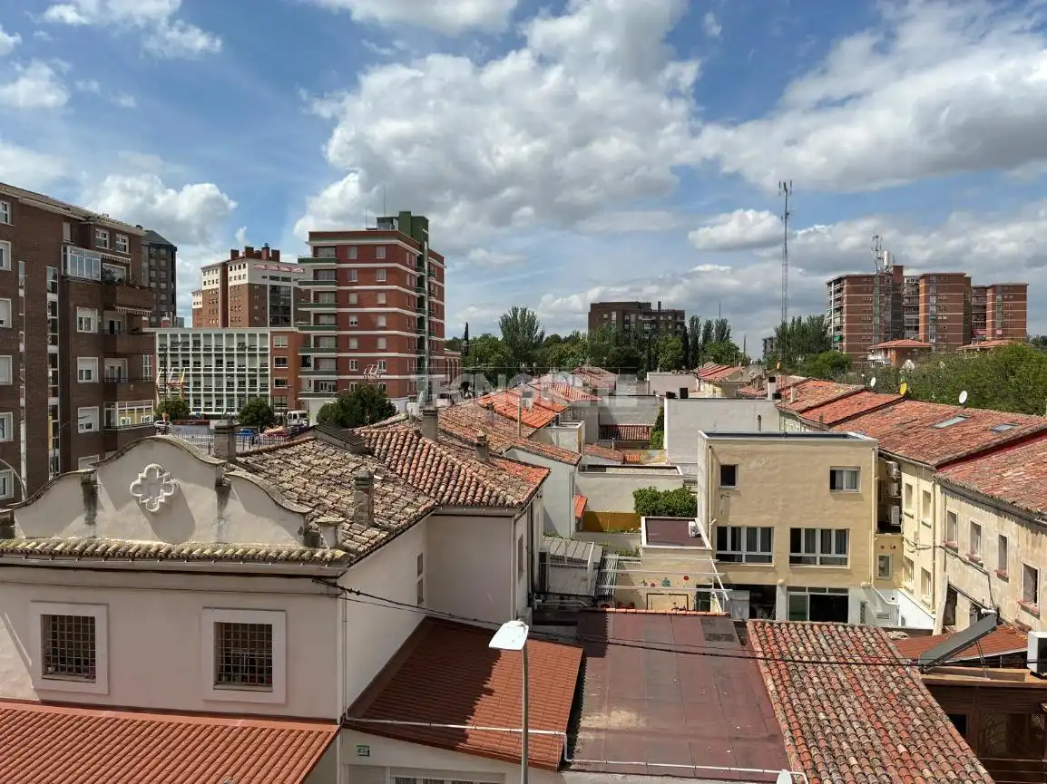 Vista exterior de Piso en venta en Guadalajara con Calefacción y Terraza