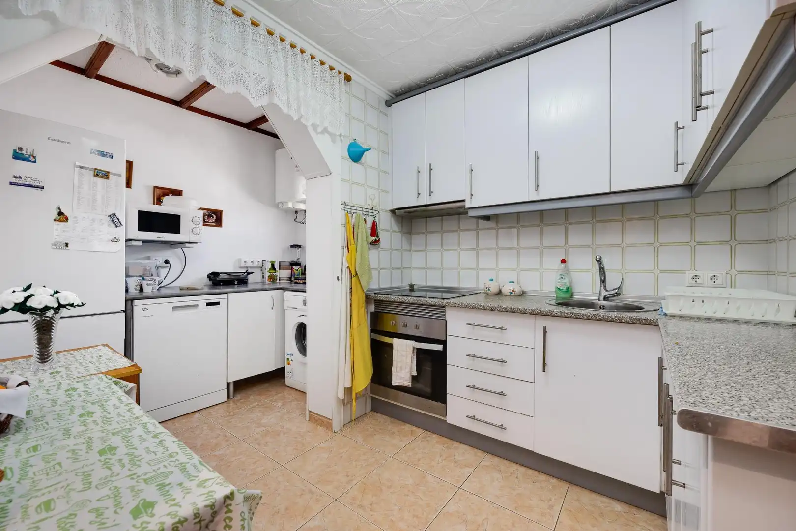 Cuina de Casa o xalet en venda en Torrevieja amb Jardí privat, Traster i Moblat