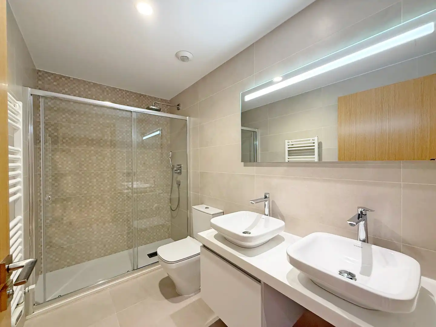 Badezimmer von Wohnung zur Miete in A Coruña Capital  mit Heizung
