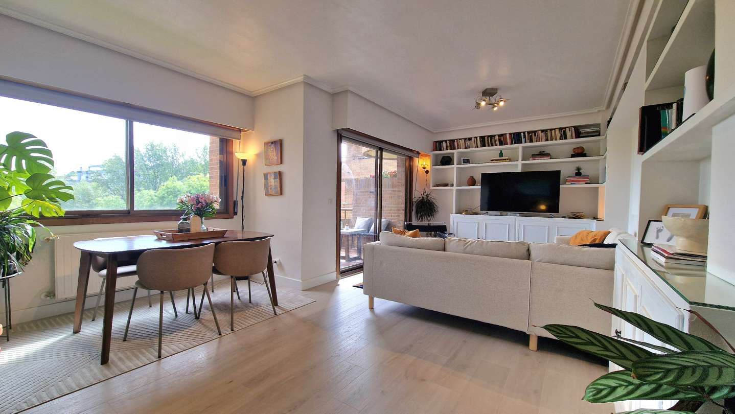 Living room of Flat for sale in Donostia - San Sebastián   with Heating, Terrace and Storage room