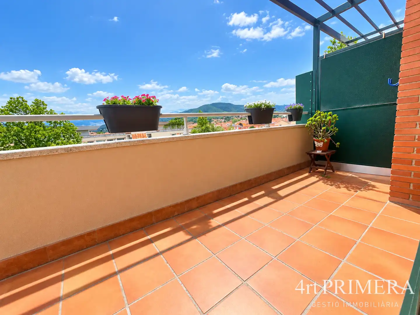 Duplex with terrace to rent in Can Illa