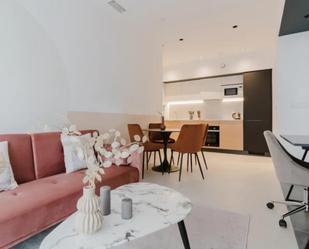 Sala d'estar de Apartament de lloguer en  Madrid Capital amb Aire condicionat