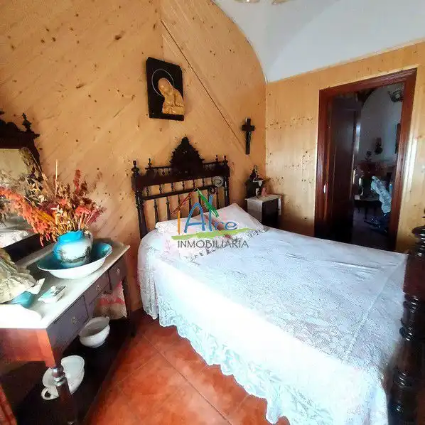 Habitación de Casa adosada en venta en Cala con Terraza, Trastero y Amueblado