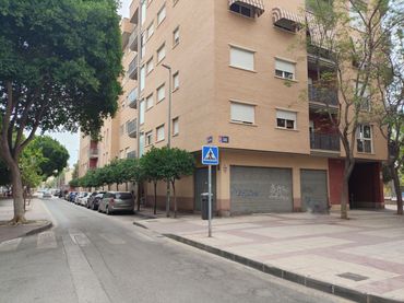 Locale commerciale in vendita a Sur