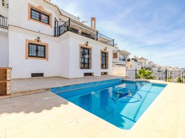 Casa con balcón en venta en Frigiliana