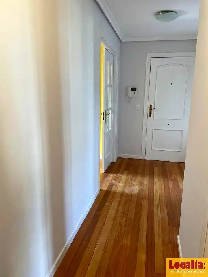 Piso en venta en Santander con Calefacción, Trastero y Amueblado