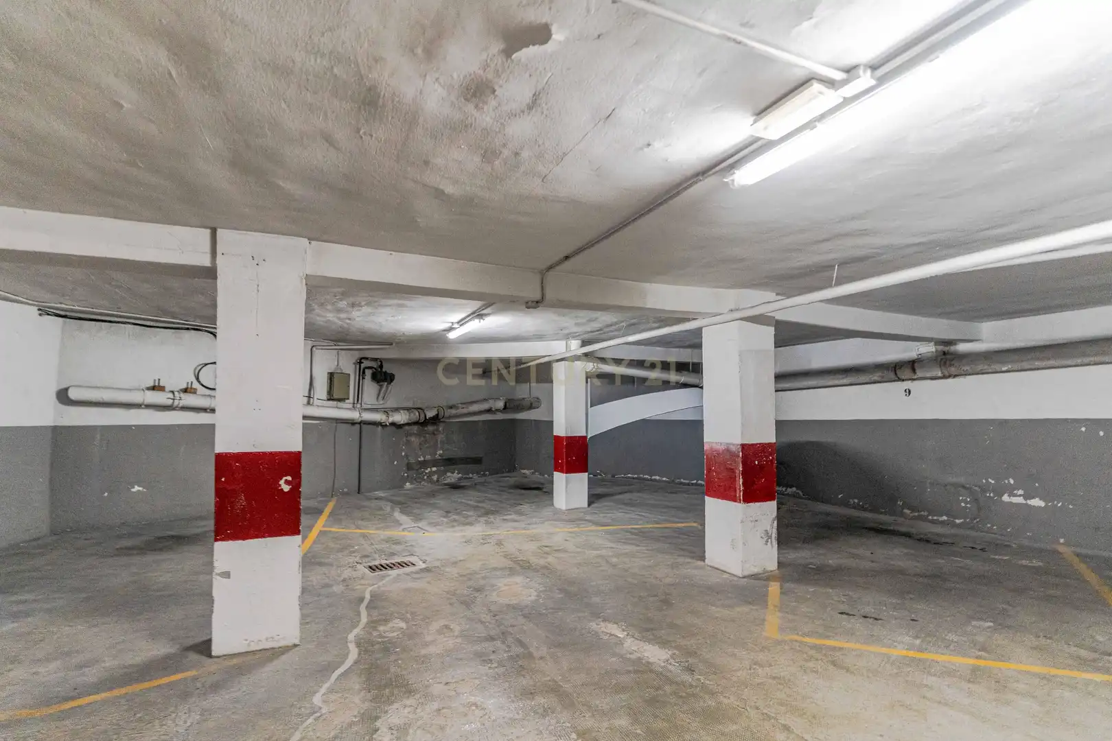 Parking de Piso en venta en Granada con Trastero y Balcón