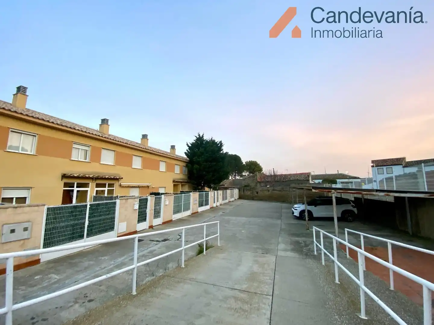 Vista exterior de Casa adosada en venta en Las Pedrosas con Aire acondicionado, Calefacción y Jardín privado