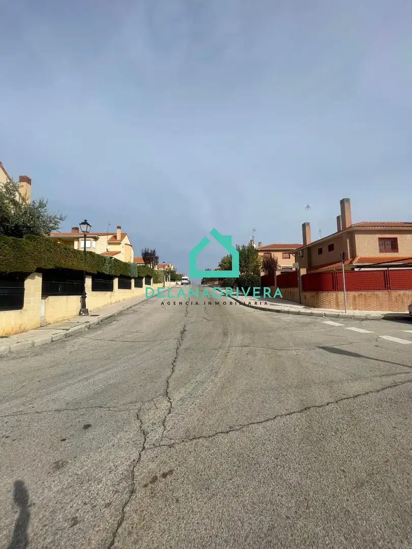 Außenansicht von Residential zum Verkauf in Serranillos del Valle