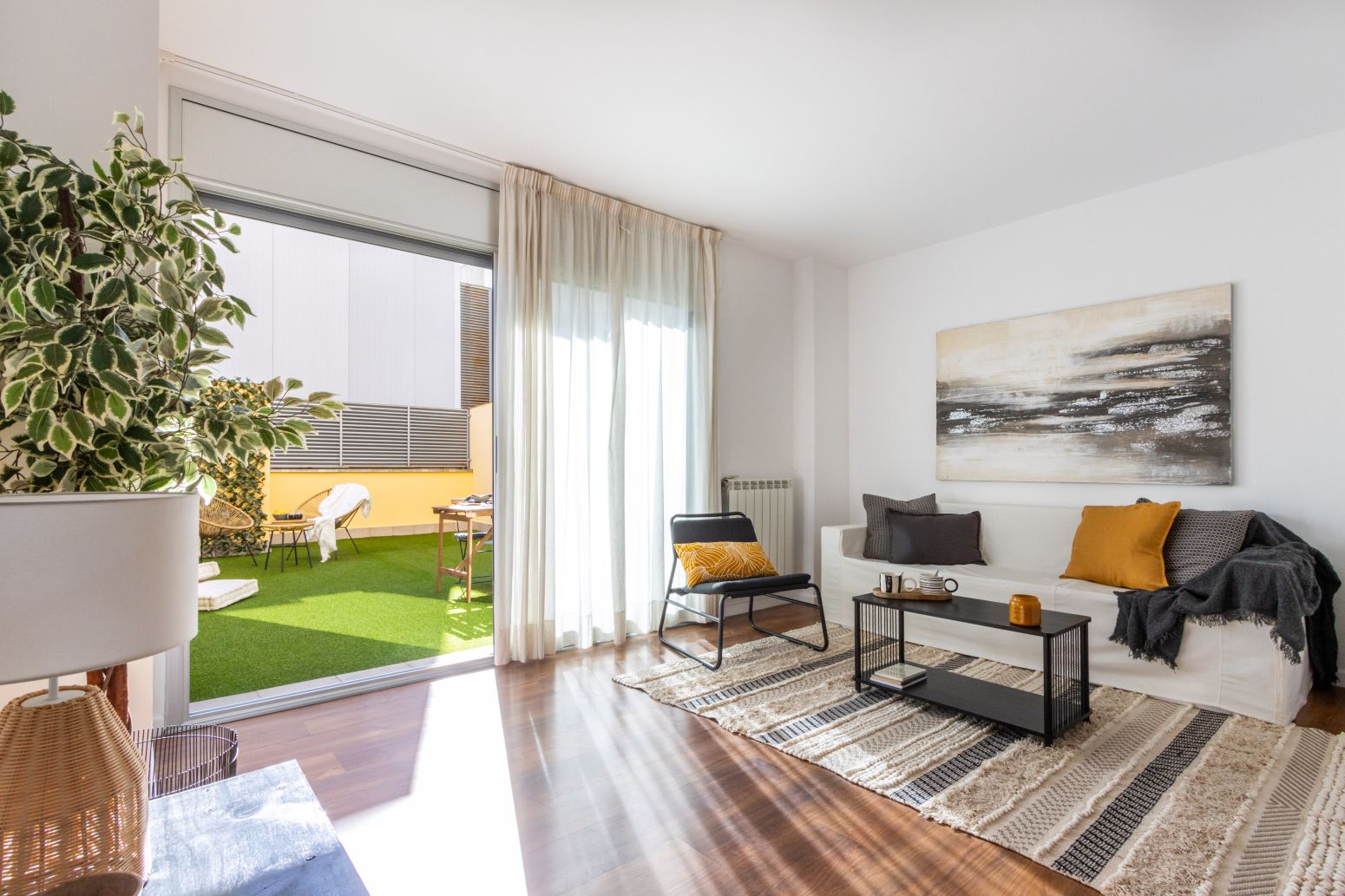 Living room of Flat for sale in Terrassa  with Heating, Parquet flooring and Terrace