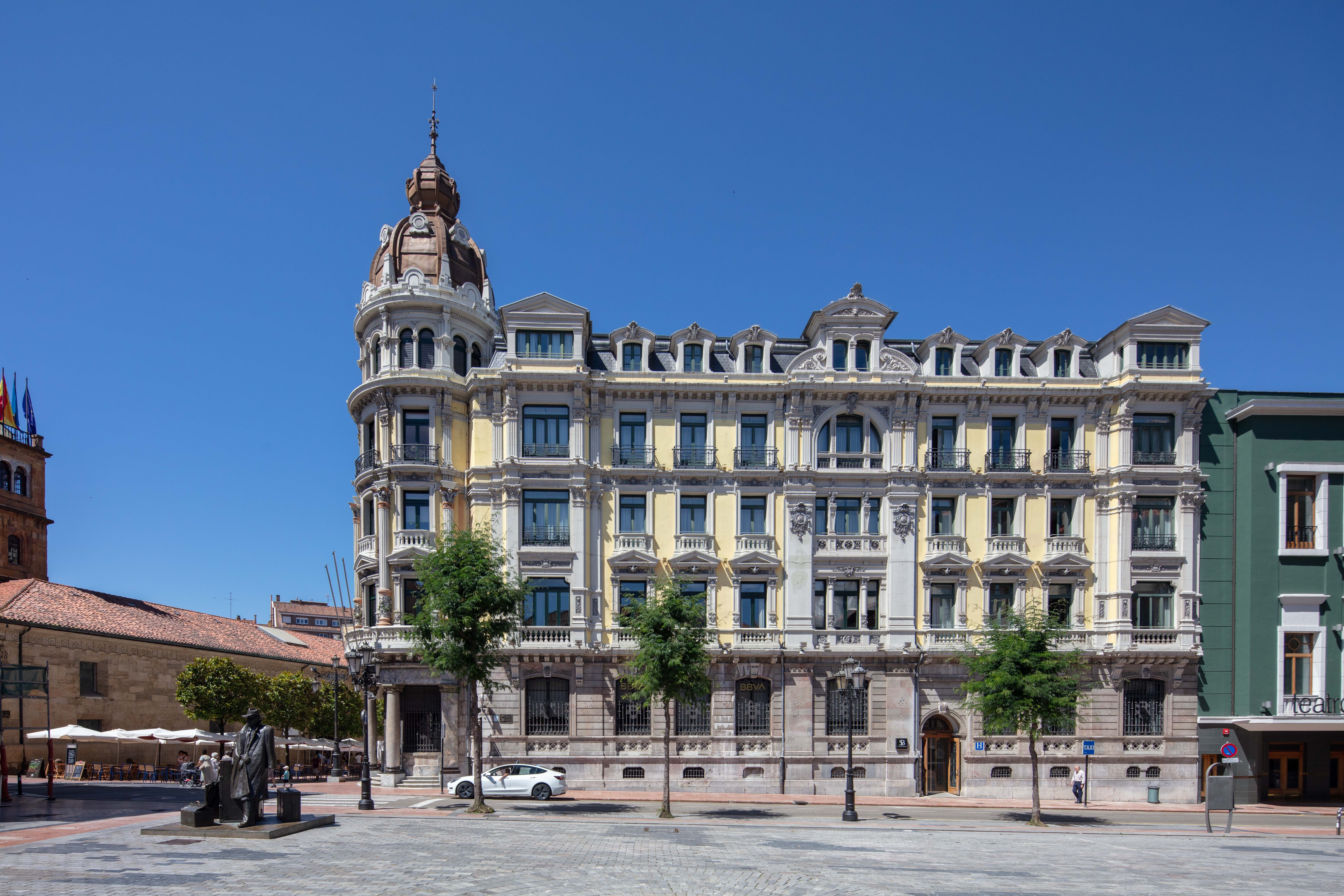 Vista exterior de Oficina de lloguer en Oviedo  amb Aire condicionat, Calefacció i Traster