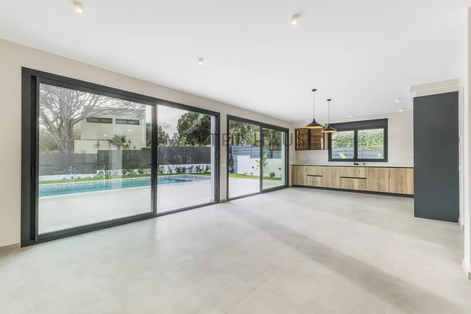Chalet con piscina en venta en Carrer del Montsià, imagen 2