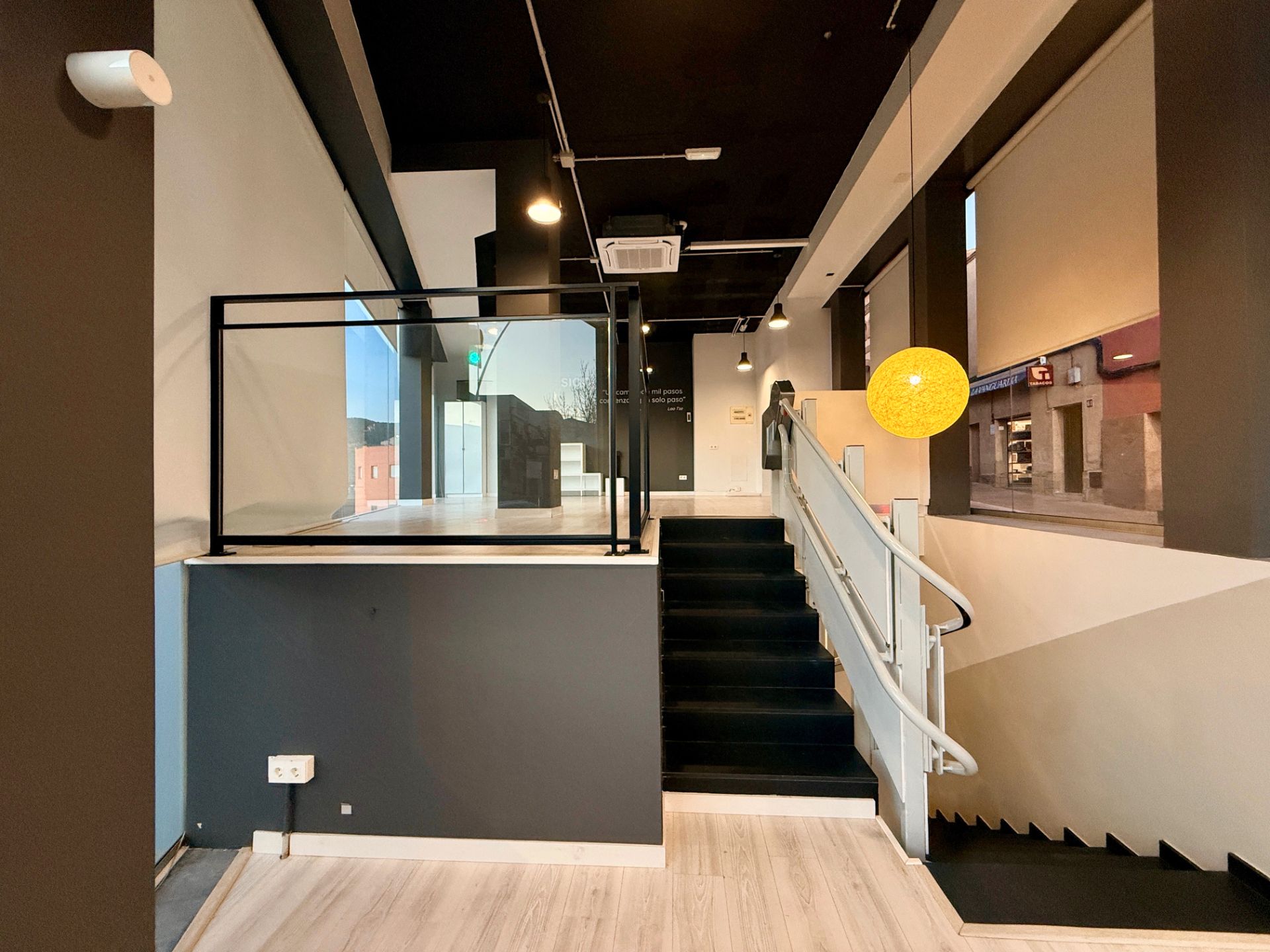 Geschaftsraum zum verkauf in Viladecavalls mit Klimaanlage, Heizung und Alarm